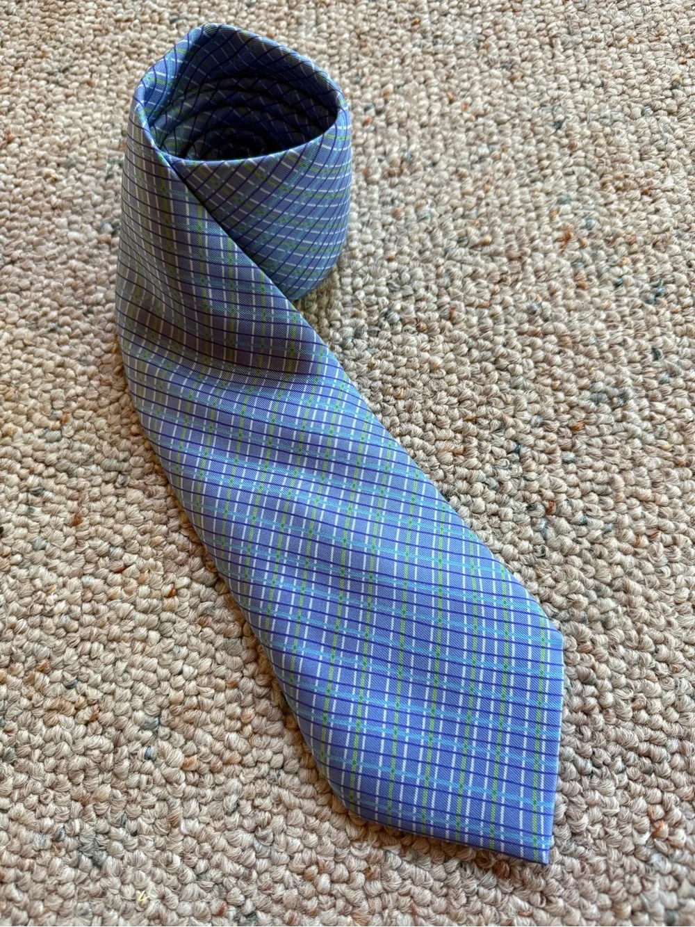 Hermes Silk Tie Pattern 5046 PA in a soft blue Like New